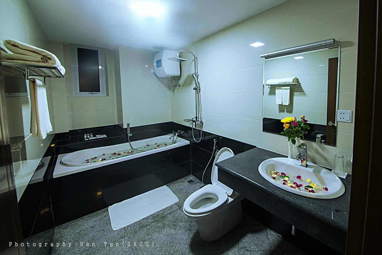 Ngwe Moe Hotel Моламьяйн Экстерьер фото