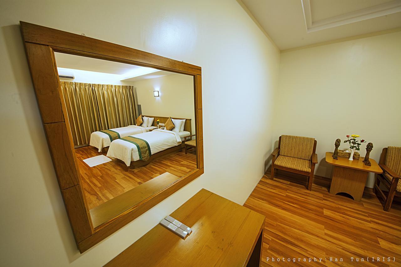 Ngwe Moe Hotel Моламьяйн Экстерьер фото