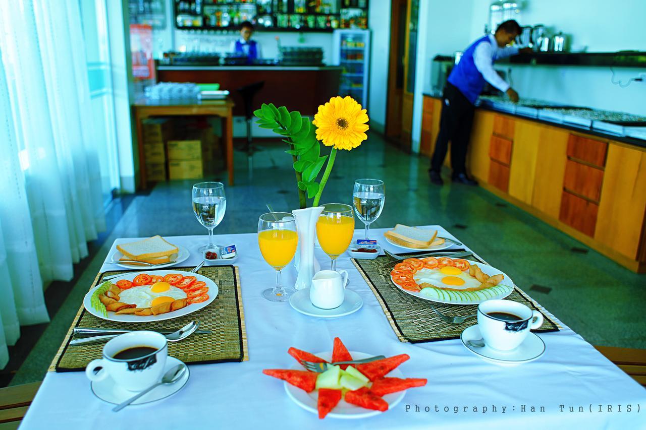 Ngwe Moe Hotel Моламьяйн Экстерьер фото