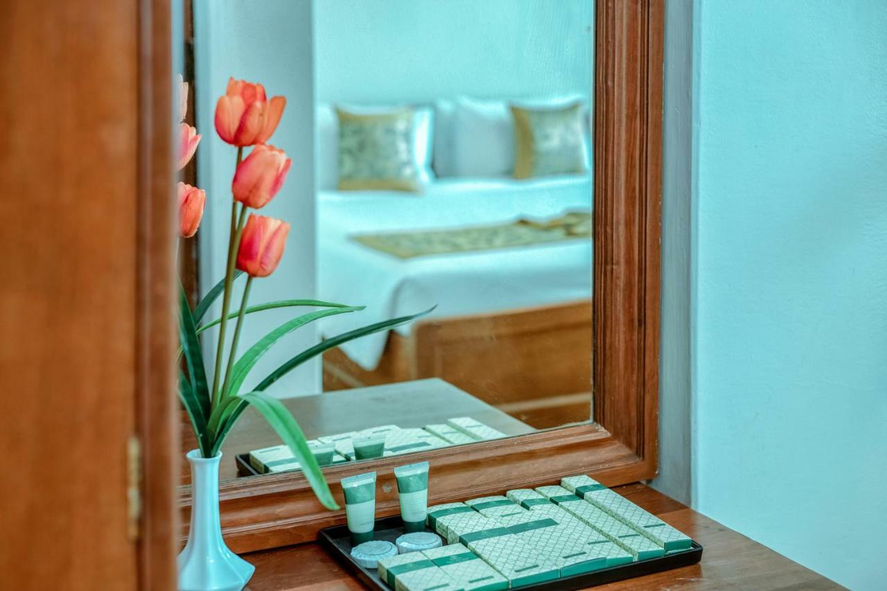 Ngwe Moe Hotel Моламьяйн Экстерьер фото