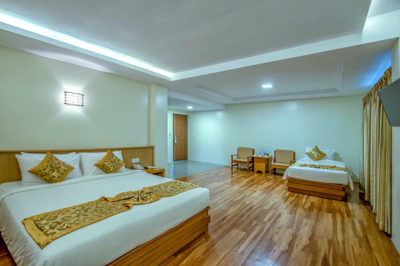 Ngwe Moe Hotel Моламьяйн Экстерьер фото