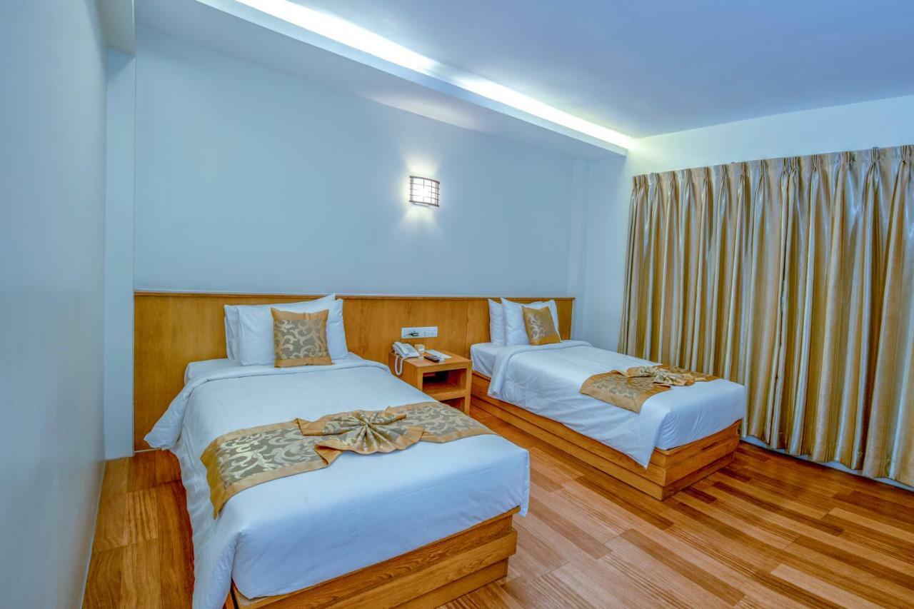 Ngwe Moe Hotel Моламьяйн Экстерьер фото