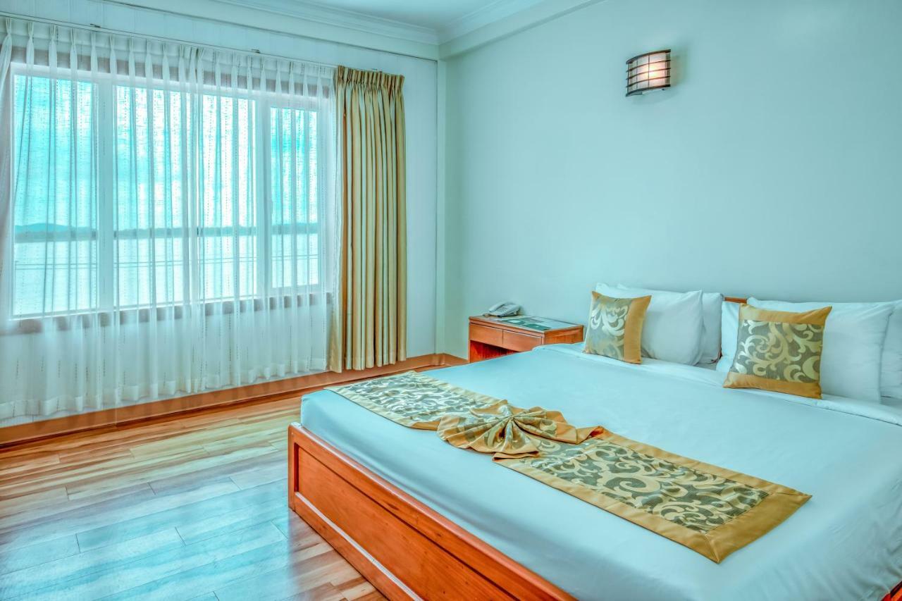 Ngwe Moe Hotel Моламьяйн Экстерьер фото