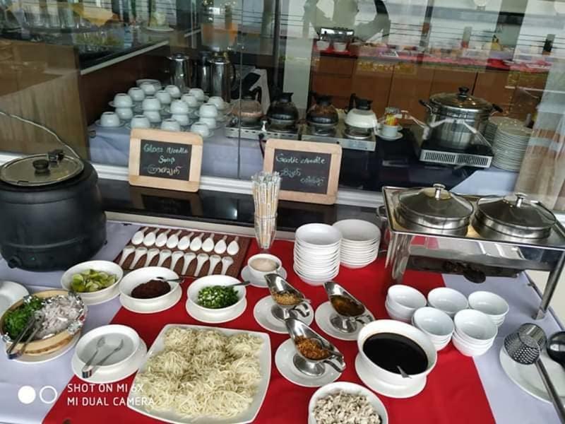 Ngwe Moe Hotel Моламьяйн Экстерьер фото